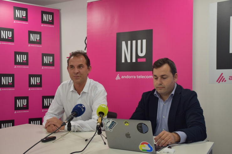 Miquel Gouarré i Carles Moreno durant la presentació de Petracoin.